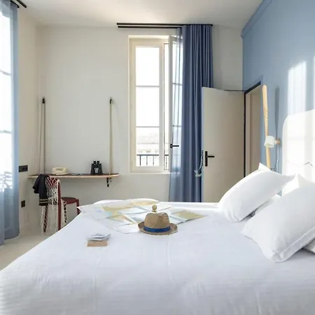 L'eautel Centre Port 4*